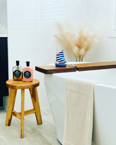 Baykeeper-Catherine-Hill-Travellarks-accommodation-bath-side-table