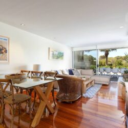 Bennetts-by-the-Beach-Hawks-Nest-NSW-Indoor-Dining-Travellarks