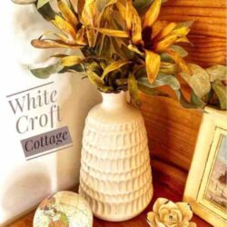 White-Croft-Cottage-Ross-TAS-Travellarks-accommodation-florals-vase