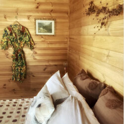 White-Croft-Cottage-Ross-Tasmania-bedroom-Travellarks.jpg