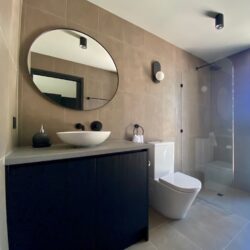 casa-barbera-mintaro-clare-sa-accommodation-travellarks-bathroom.jpeg