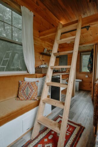 halcyon-days-accommodation-travellarks-ladder